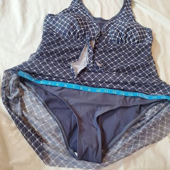 NWOT Blue Geometric Onepiece Skirted Swimsuit - Size XL - Picture 4 of 7